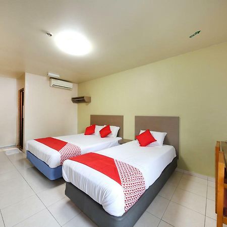 ג'והור בהרו Oyo 434 Marbella Hotel מראה חיצוני תמונה