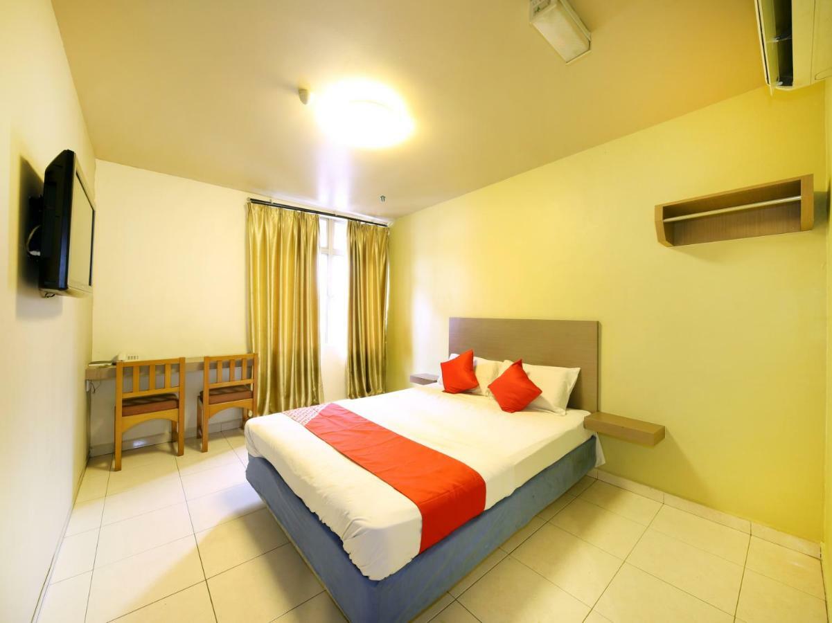 ג'והור בהרו Oyo 434 Marbella Hotel מראה חיצוני תמונה