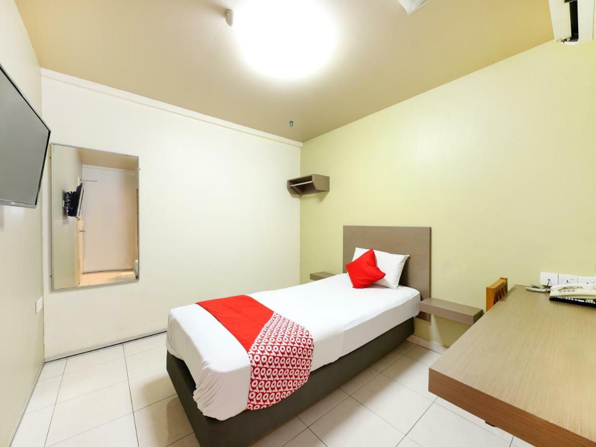 ג'והור בהרו Oyo 434 Marbella Hotel מראה חיצוני תמונה