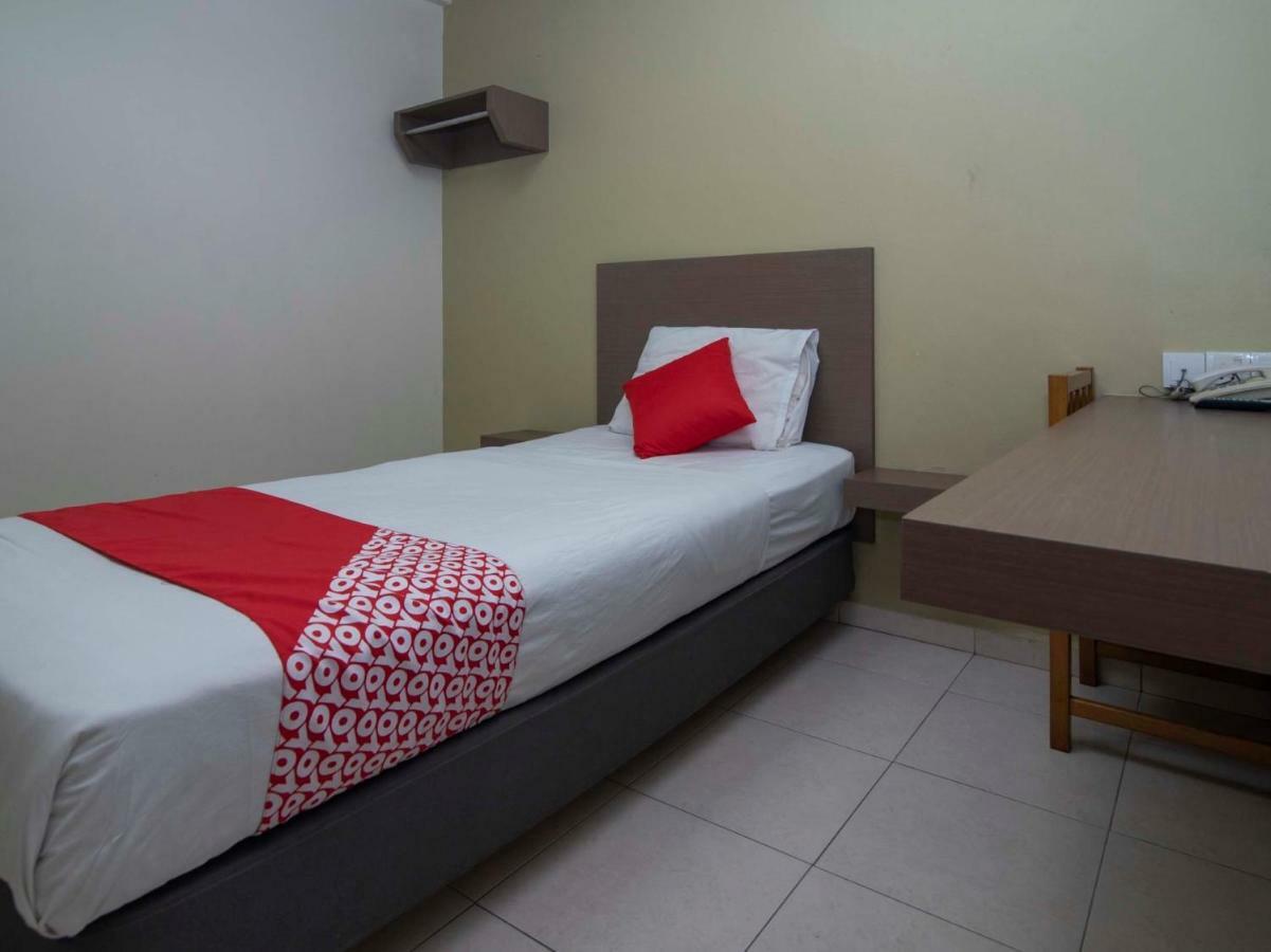 ג'והור בהרו Oyo 434 Marbella Hotel מראה חיצוני תמונה