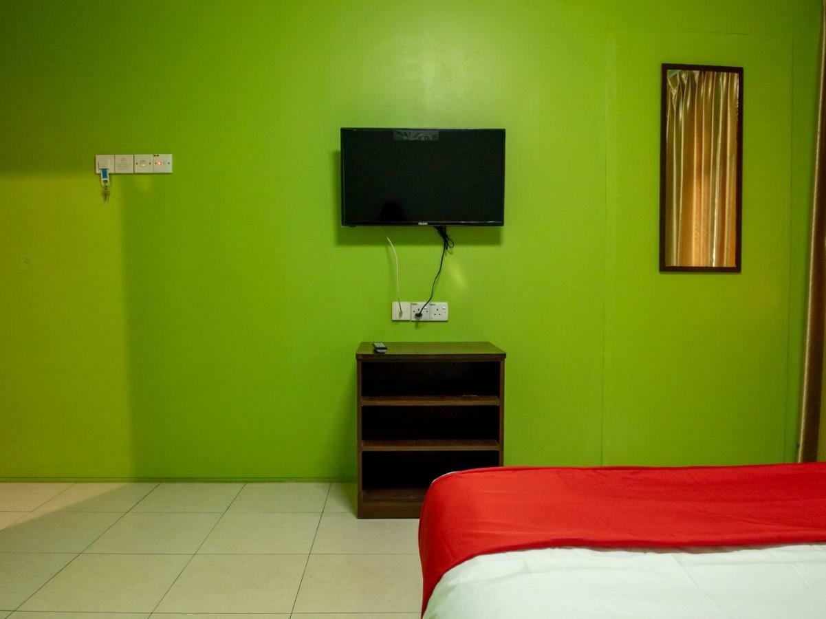 ג'והור בהרו Oyo 434 Marbella Hotel מראה חיצוני תמונה
