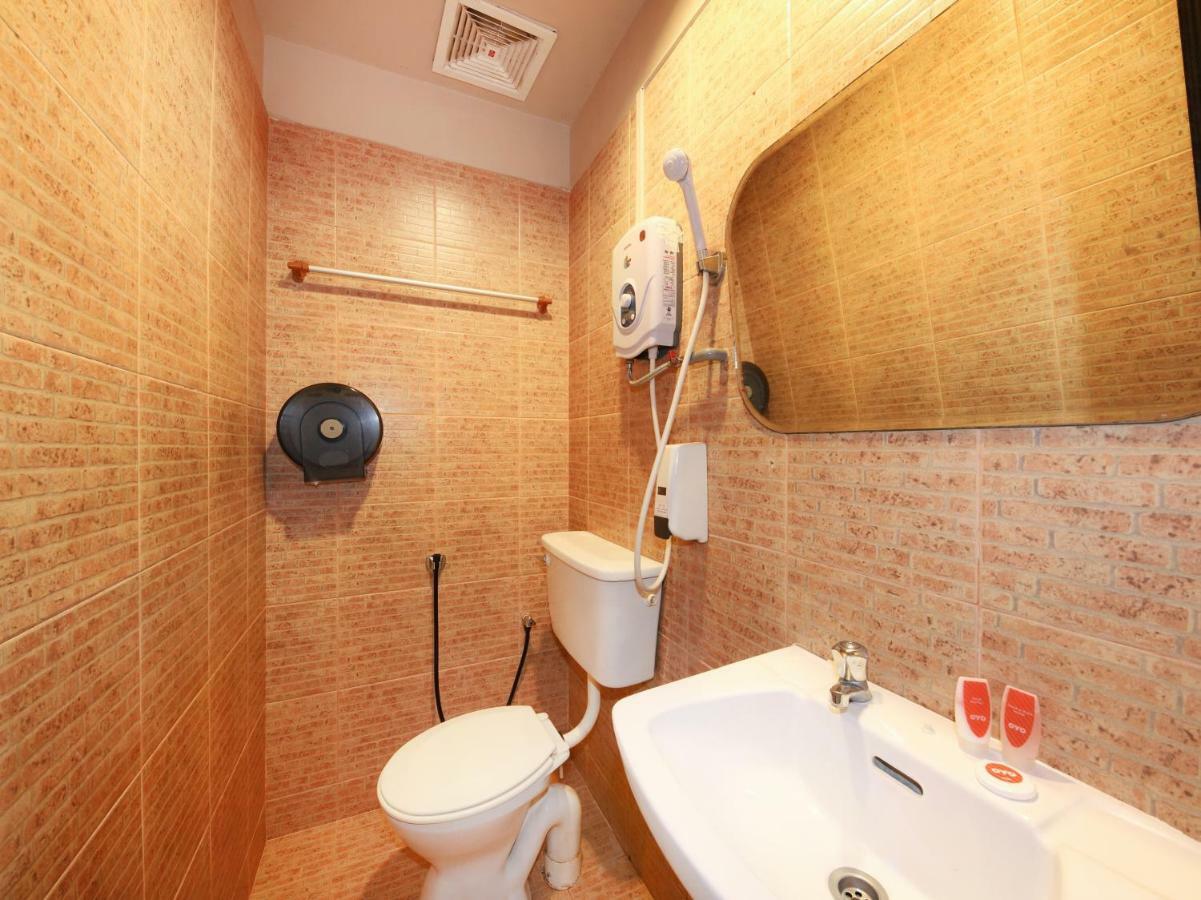 ג'והור בהרו Oyo 434 Marbella Hotel מראה חיצוני תמונה
