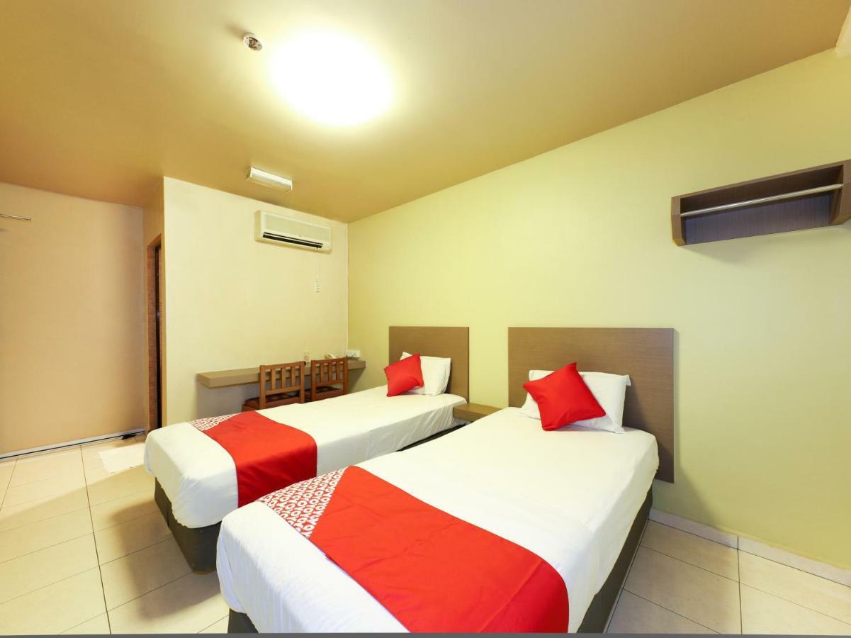 ג'והור בהרו Oyo 434 Marbella Hotel מראה חיצוני תמונה