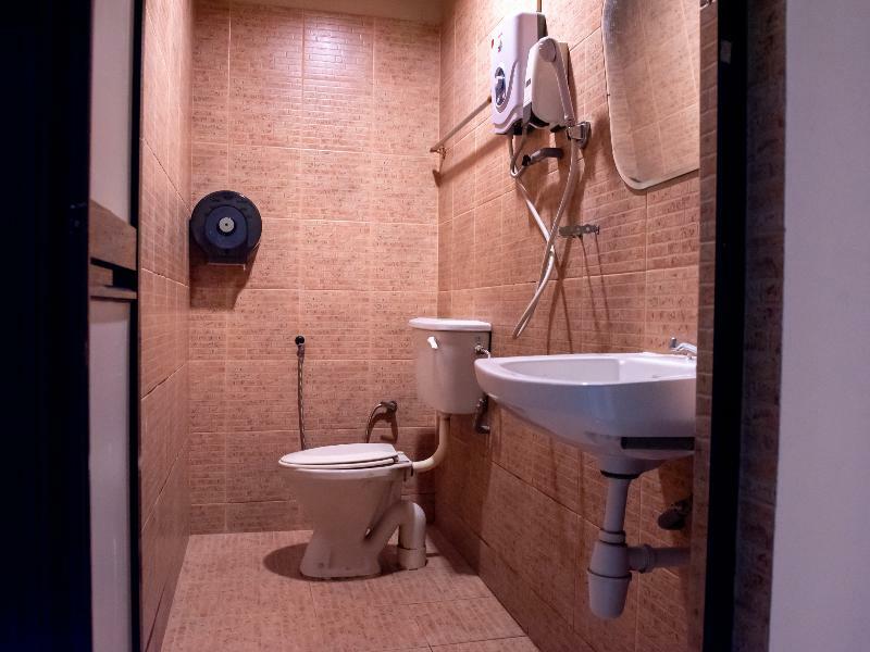 ג'והור בהרו Oyo 434 Marbella Hotel מראה חיצוני תמונה